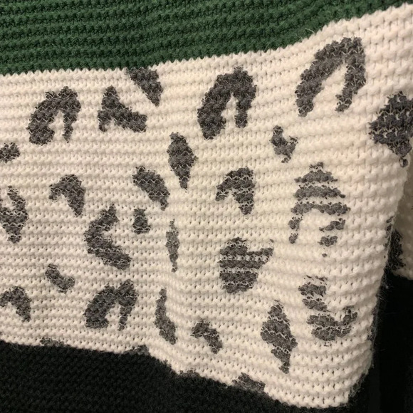 Sweater - Black/Green and white/gray chetah print - Picture 4 of 4